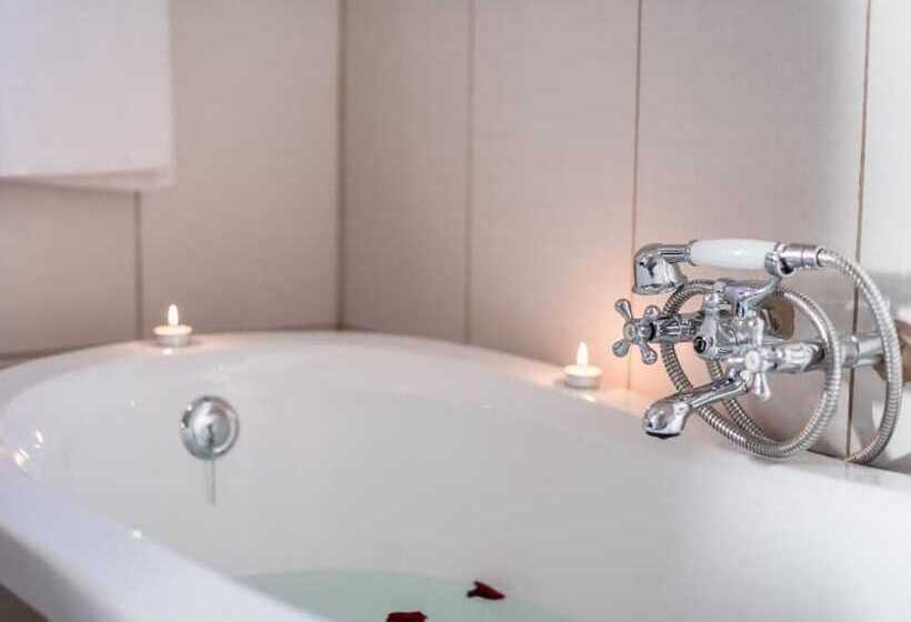 בית מלון כפרי Alveston Manor