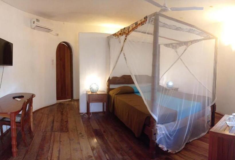 هتل Lily Palm Resort