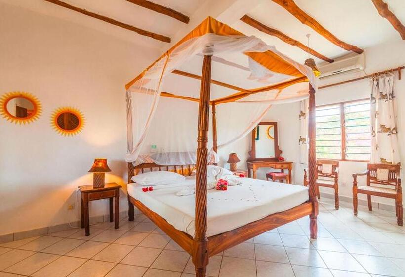 هتل Lily Palm Resort