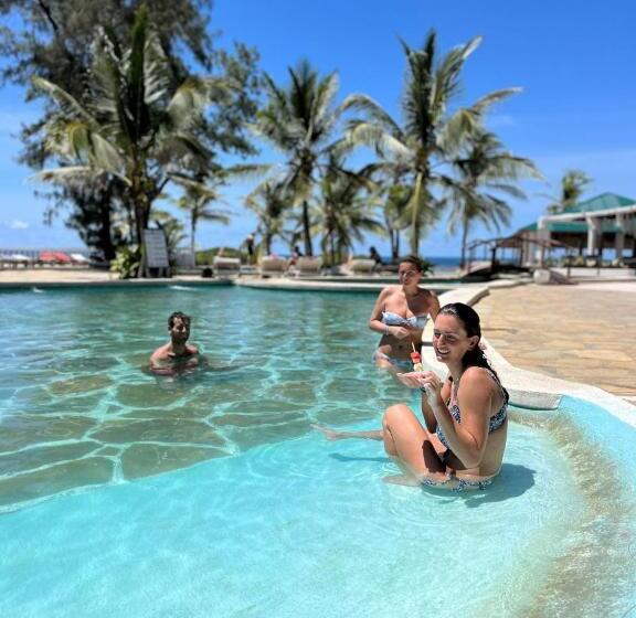 هتل Lily Palm Resort