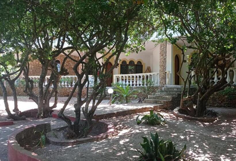 هتل Lily Palm Resort