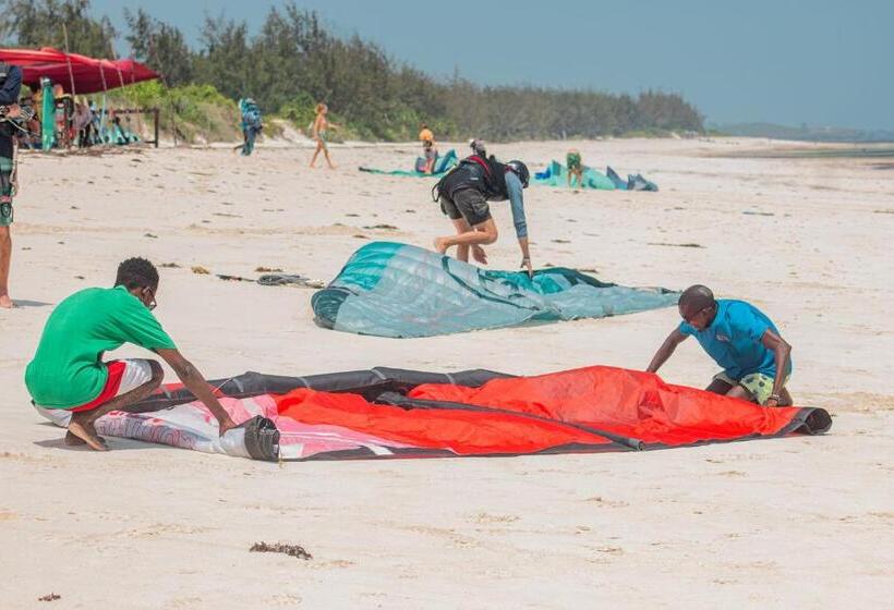 هتل Lily Palm Resort