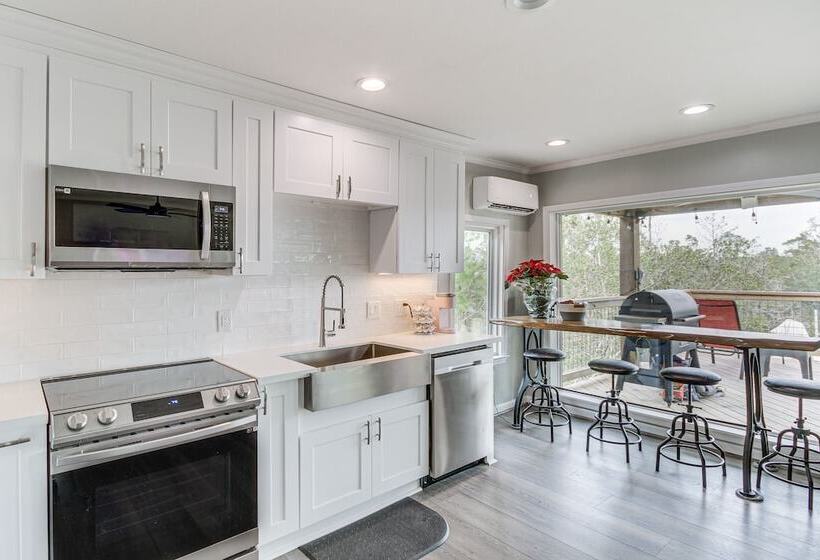 Bay St Louis Home W/ Private Dock + Kayaks!