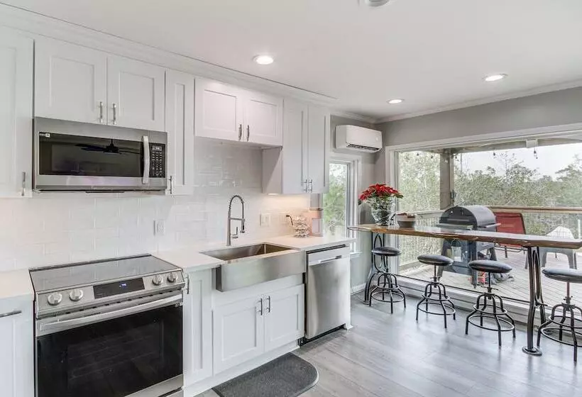 Bay St Louis Home W/ Private Dock + Kayaks!