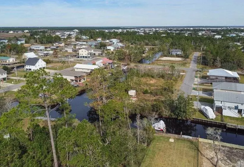 Bay St Louis Home W/ Private Dock + Kayaks!