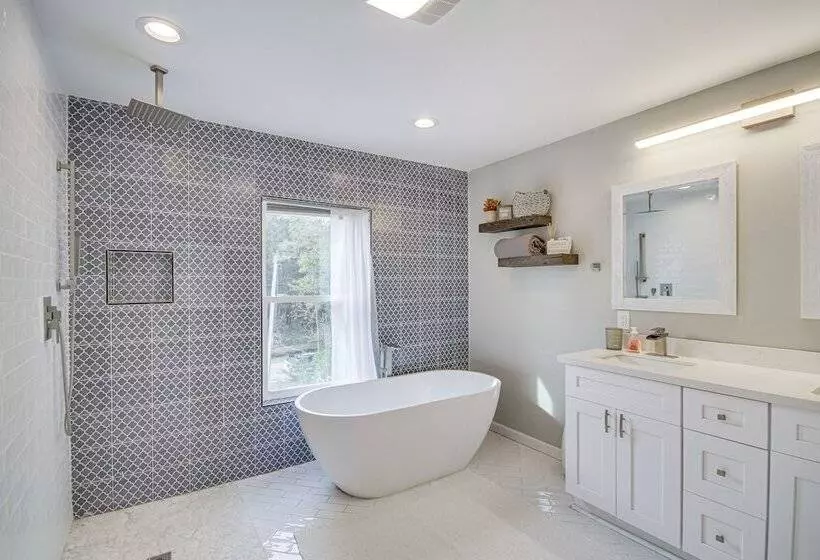 Bay St Louis Home W/ Private Dock + Kayaks!