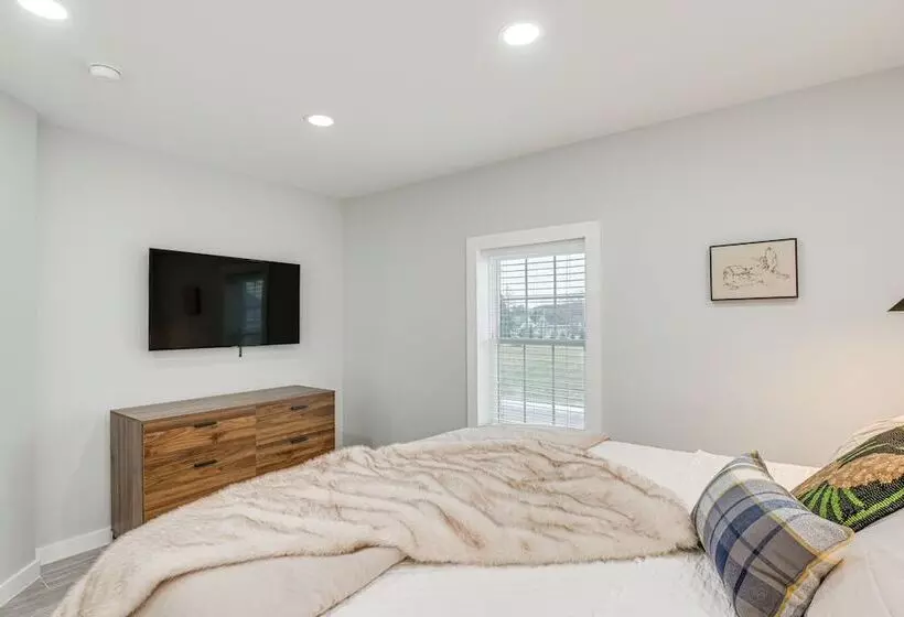 Bright & Modern Home: 2 Mi To Presque Isle Airport