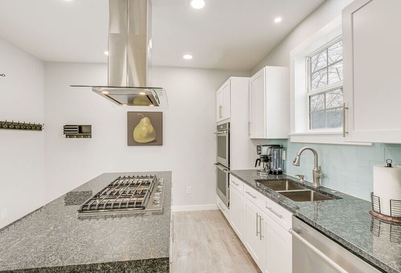 Bright & Modern Home: 2 Mi To Presque Isle Airport