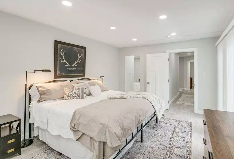 Bright & Modern Home: 2 Mi To Presque Isle Airport