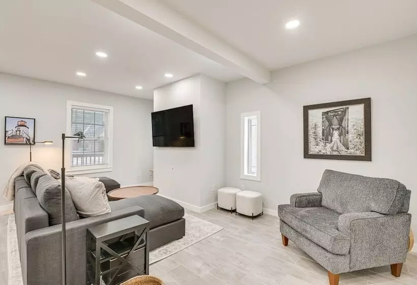 Bright & Modern Home: 2 Mi To Presque Isle Airport