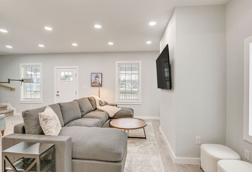 Bright & Modern Home: 2 Mi To Presque Isle Airport