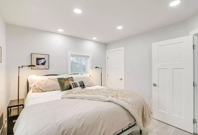 Bright & Modern Home: 2 Mi To Presque Isle Airport