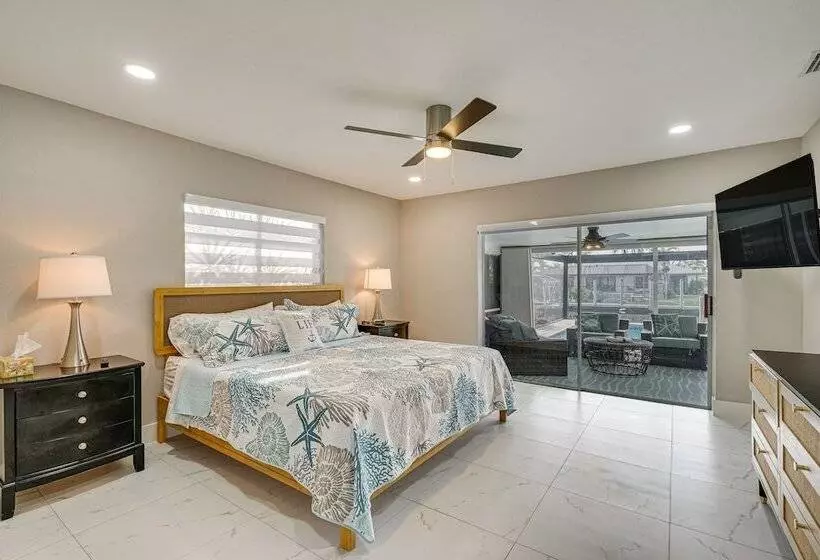 Canal Front Escape W/ Lanai & Pool In Cape Coral!