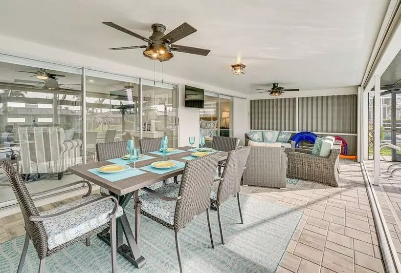 Canal Front Escape W/ Lanai & Pool In Cape Coral!