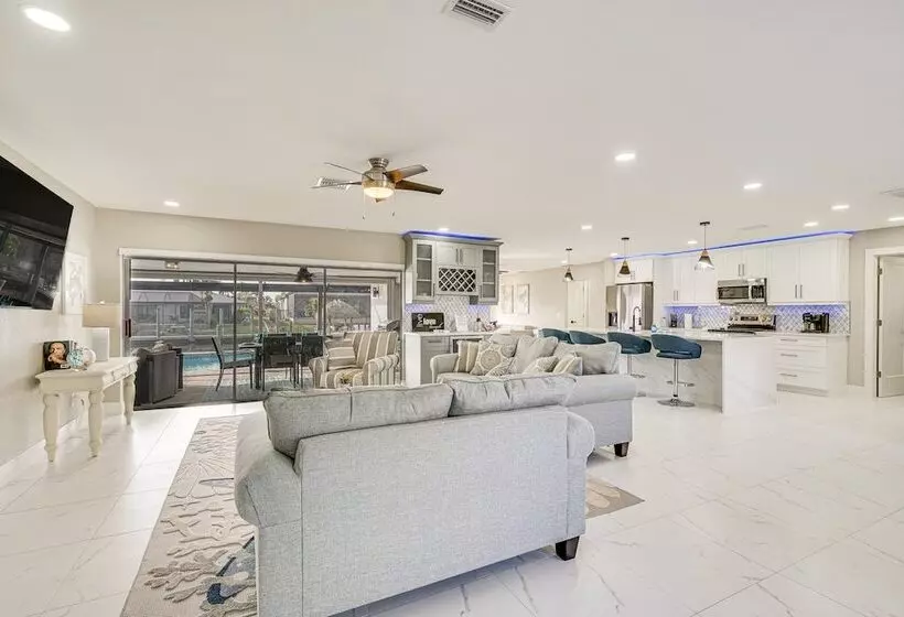 Canal Front Escape W/ Lanai & Pool In Cape Coral!