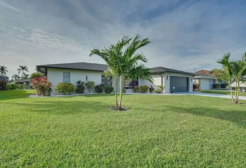 Canal Front Escape W/ Lanai & Pool In Cape Coral!