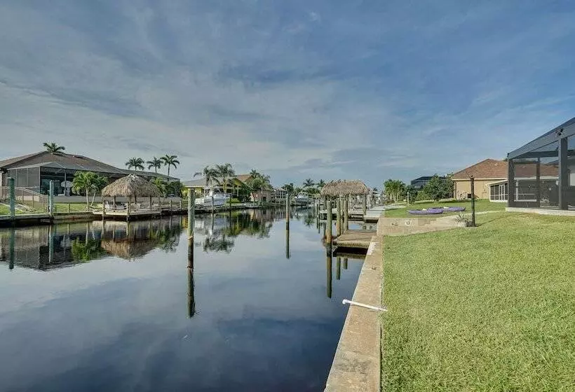 Canal Front Escape W/ Lanai & Pool In Cape Coral!