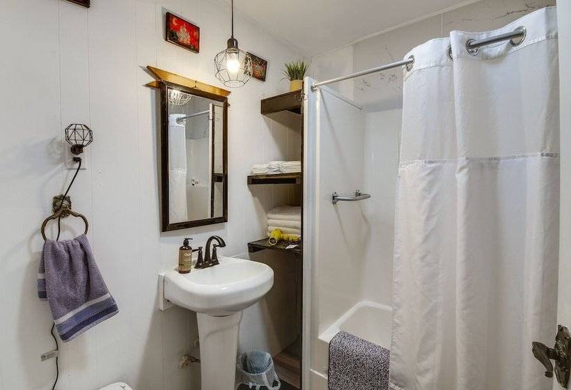 Charming Natchez Cottage W/ Sunroom!