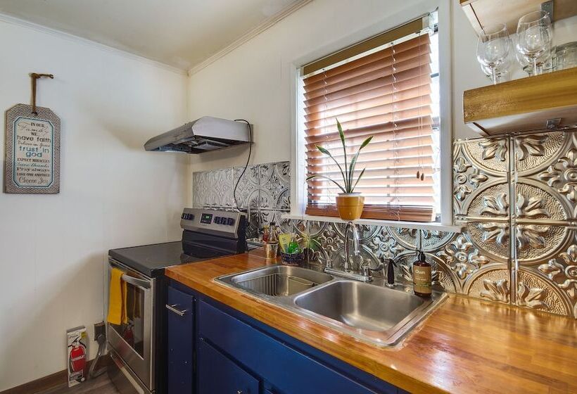 Charming Natchez Cottage W/ Sunroom!