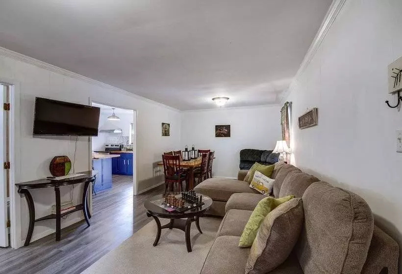 Charming Natchez Cottage W/ Sunroom!