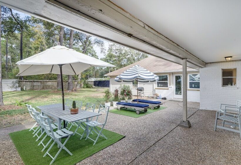 Chic Houston Home W/ Patio, Near Old Town Spring!