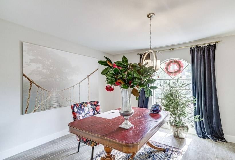 Chic Houston Home W/ Patio, Near Old Town Spring!