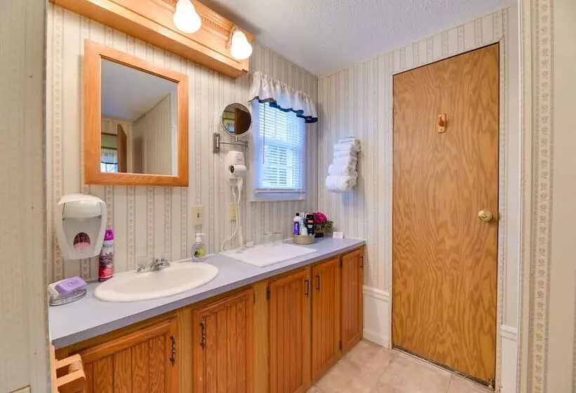 Cozy Lakemont Getaway, 11 Mi To Watkins Glen!