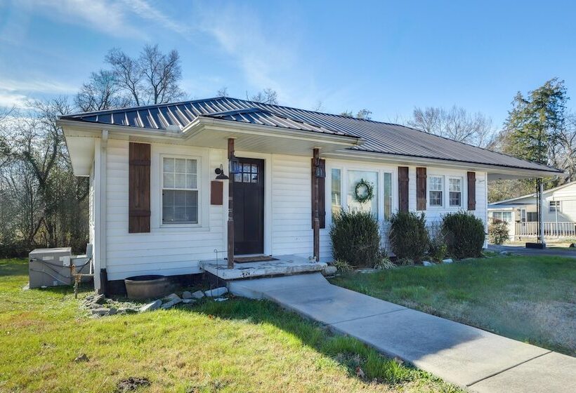 Cozy Shelbyville Home Near Hiking & Distilleries!