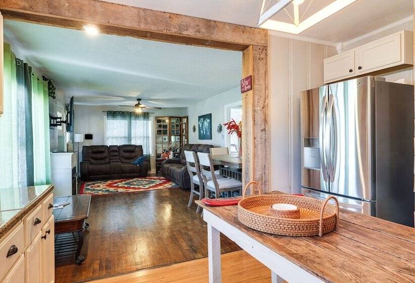 Cozy Shelbyville Home Near Hiking & Distilleries!