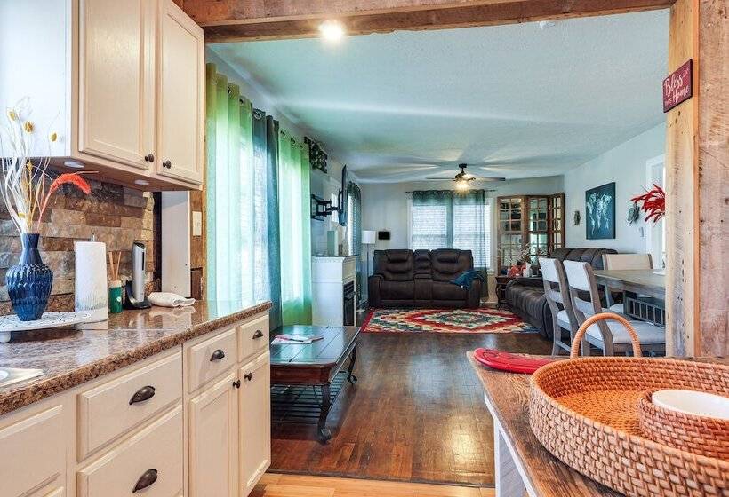 Cozy Shelbyville Home Near Hiking & Distilleries!