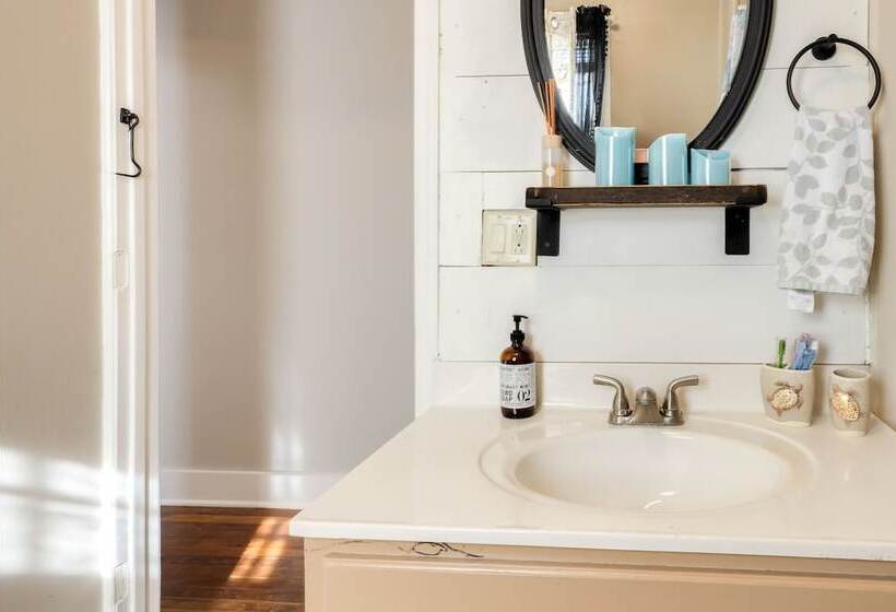 Cozy Shelbyville Home Near Hiking & Distilleries!