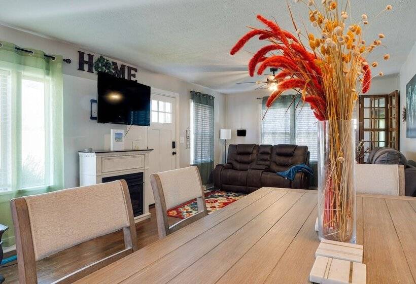 Cozy Shelbyville Home Near Hiking & Distilleries!