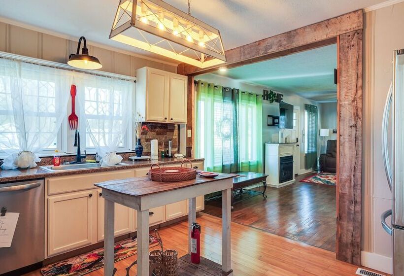 Cozy Shelbyville Home Near Hiking & Distilleries!