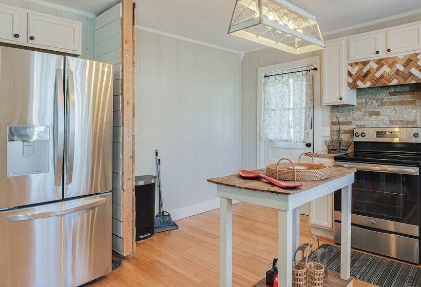 Cozy Shelbyville Home Near Hiking & Distilleries!