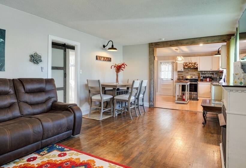 Cozy Shelbyville Home Near Hiking & Distilleries!