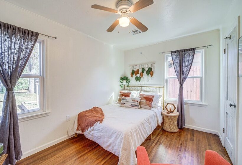 Cozy Tulsa Home W/ Deck ~ 4 Mi To Downtown!