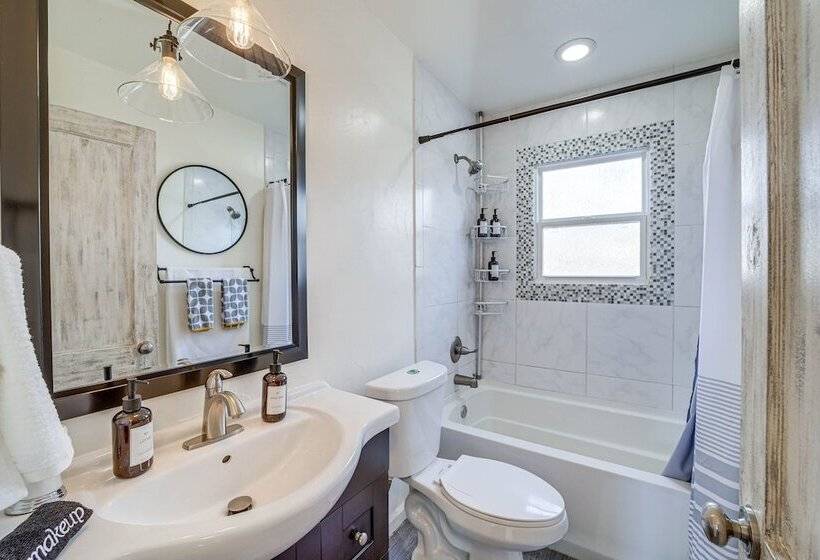 Cozy Tulsa Home W/ Deck ~ 4 Mi To Downtown!