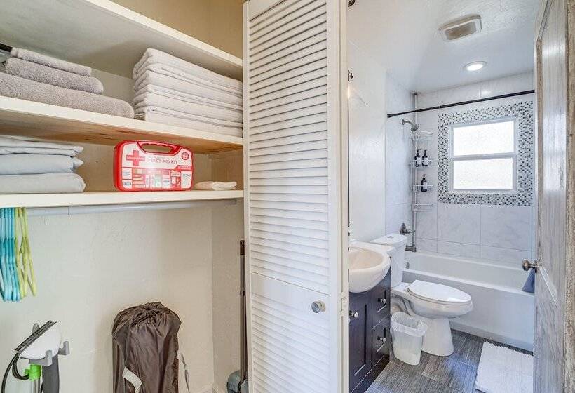 Cozy Tulsa Home W/ Deck ~ 4 Mi To Downtown!