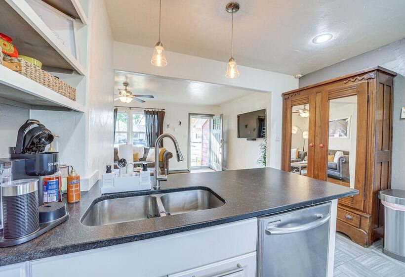 Cozy Tulsa Home W/ Deck ~ 4 Mi To Downtown!