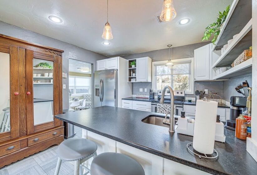 Cozy Tulsa Home W/ Deck ~ 4 Mi To Downtown!