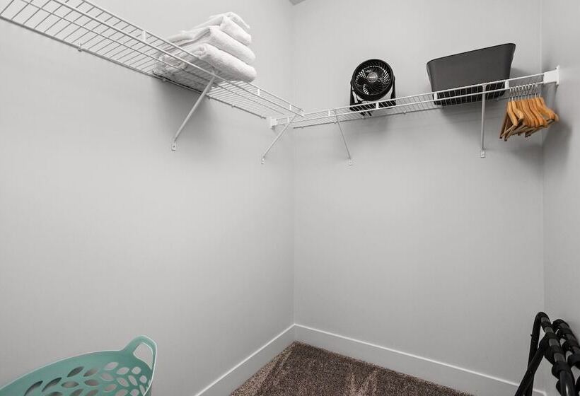 Cozysuites Stylish 4br The Heart Of Nora