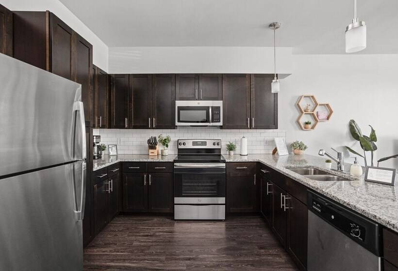 Cozysuites Stylish 4br The Heart Of Nora