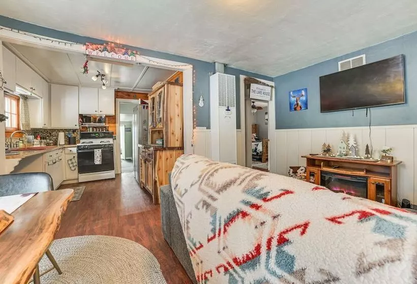 Family Friendly Cabin: Walk To Lake Access!