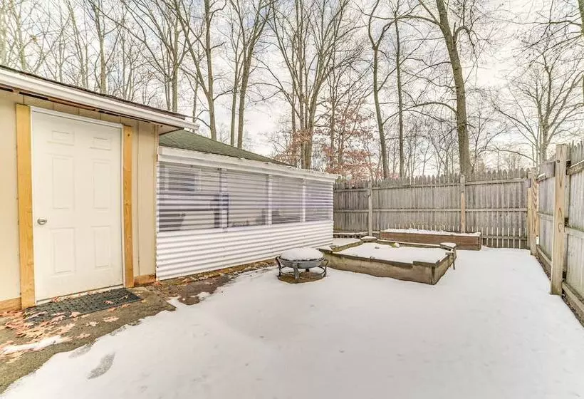 Family Friendly Cabin: Walk To Lake Access!