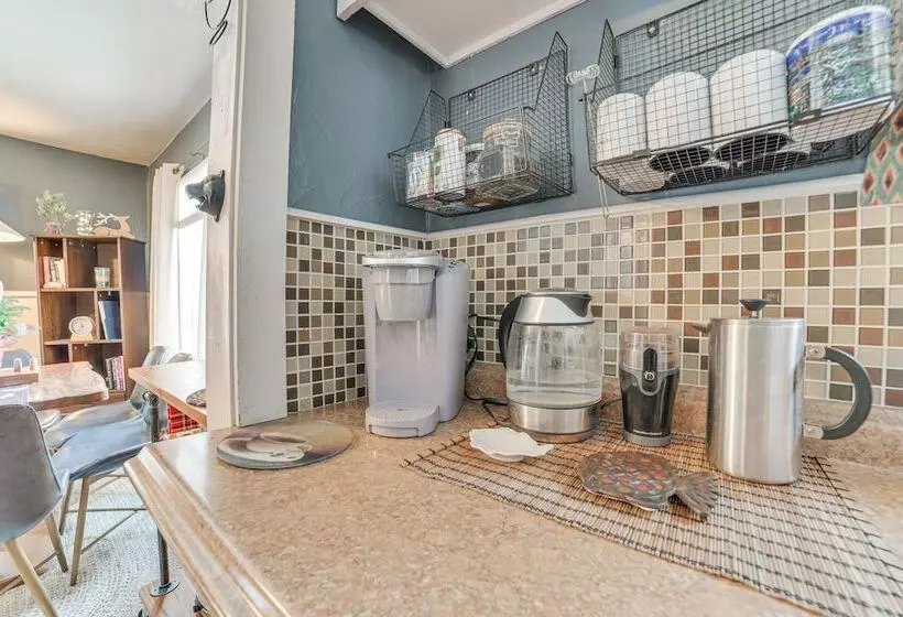 Family Friendly Cabin: Walk To Lake Access!