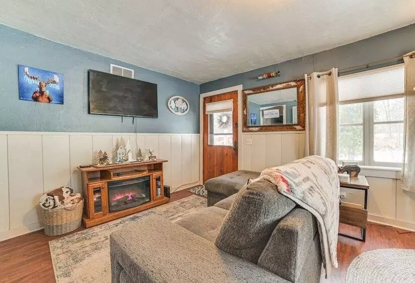 Family Friendly Cabin: Walk To Lake Access!