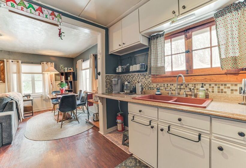 Family Friendly Cabin: Walk To Lake Access!