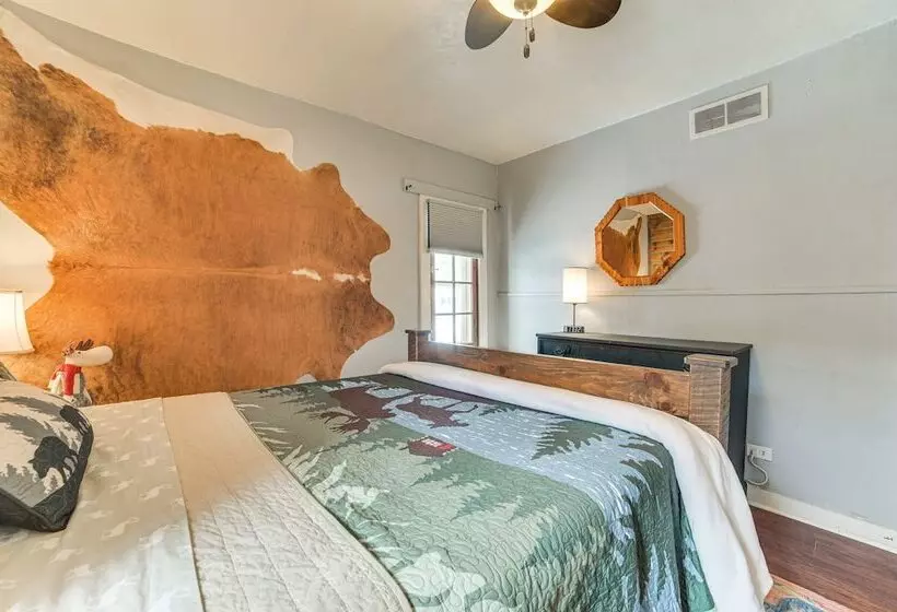 Family Friendly Cabin: Walk To Lake Access!