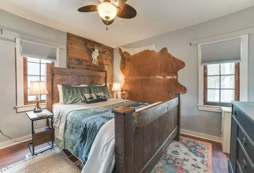 Family Friendly Cabin: Walk To Lake Access!