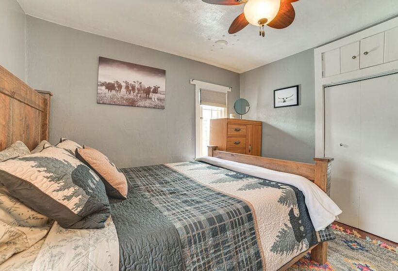 Family Friendly Cabin: Walk To Lake Access!